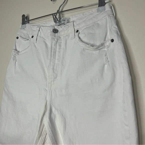 A+F Mom The Mom High Rise Curve Love White Distressed Cropped Jeans - Picture 5 of 14